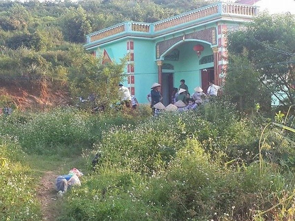 Bat nghi can giet nguoi, phi tang xac xuong suoi hinh anh