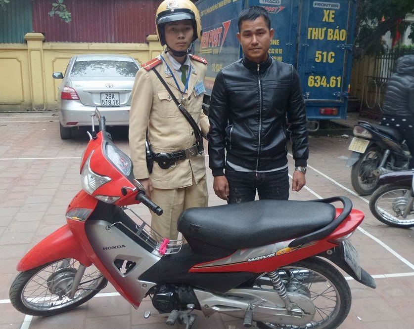 Cong an xa nhan lai xe sau 4 nam bi mat trom hinh anh