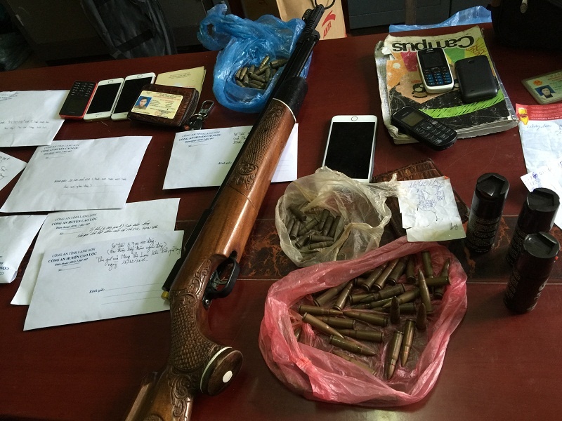 Sung, dan AK trong nha 'de tu' cua ba trum lo de hinh anh