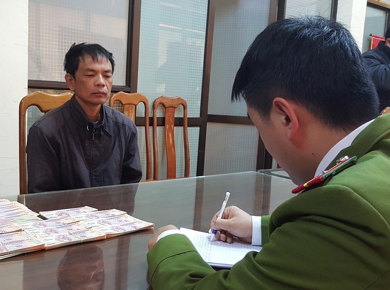 Gan chuc km theo chan nguoi mang 100 trieu tien gia hinh anh