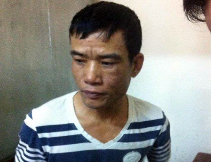CSGT bat nghi can dan canh trom do tren pho hinh anh