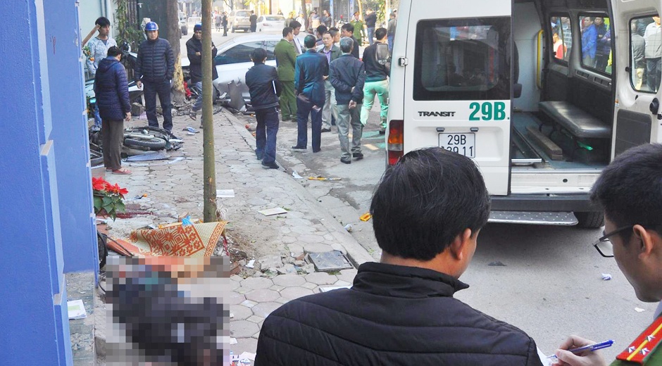 Xe Camry tong lien hoan, 3 nguoi tu vong hinh anh