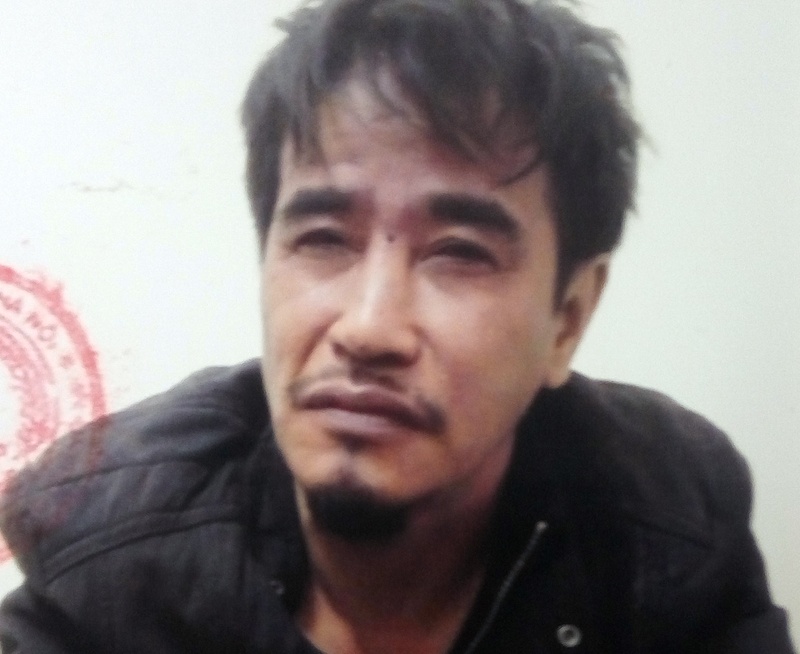 Canh sat co dong xit hoi cay bat ke co 8 tien an hinh anh