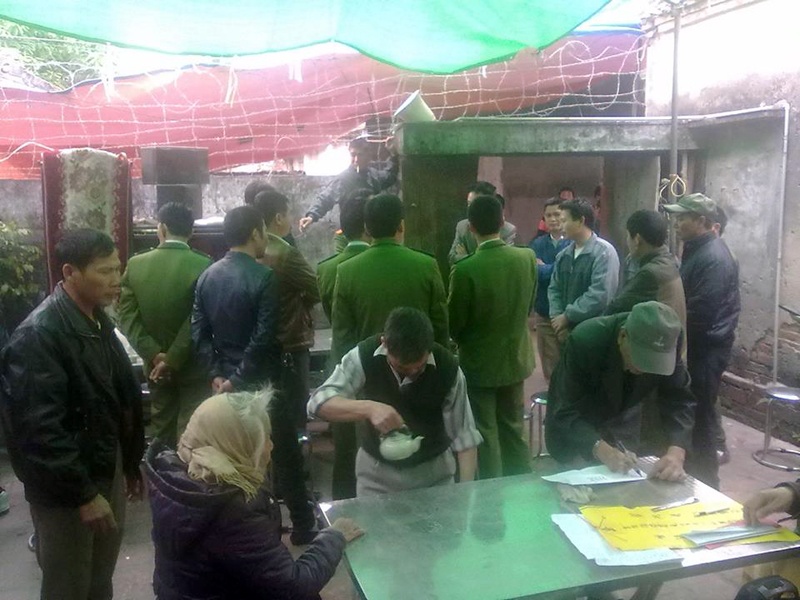 Con re sat hai bo me vo roi bo tron hinh anh