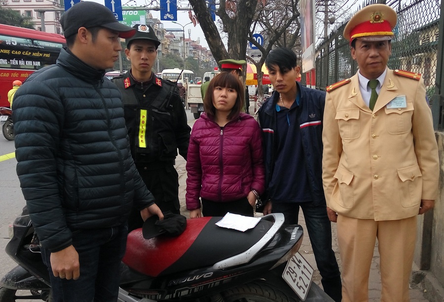 Thuoc kich duc va ma tuy trong tui doi nam nu hinh anh