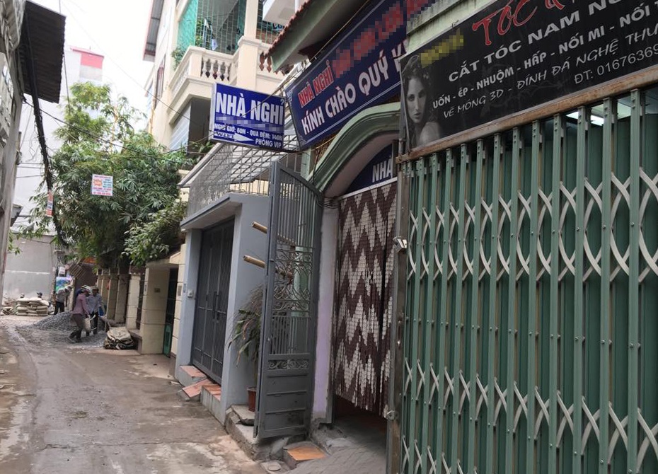 Lo dien nguoi quay clip nhom 10X tu tap trong nha nghi hinh anh