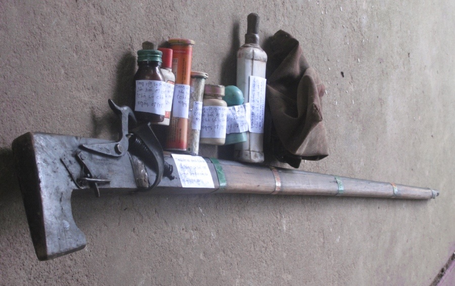 Ban chet thay cung vi nghi con trai bi 'bo bua' hinh anh