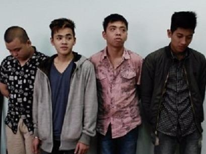 Nhom cuop tuoi teen danh nguoi, doat tai san trong dem hinh anh