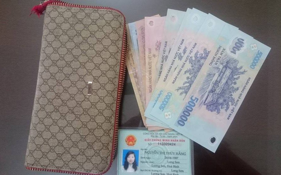 Hai chi em ruot di an trom anh 1