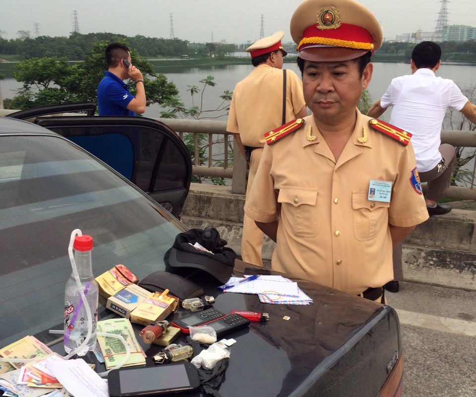 cảnh sát giao thông bắt ma túy ảnh 1 canh sat giao thong bat ma tuy anh 1