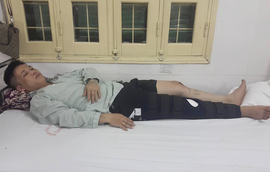 Nan nhan nam guc canh tru so cong an sau vu truy sat hinh anh