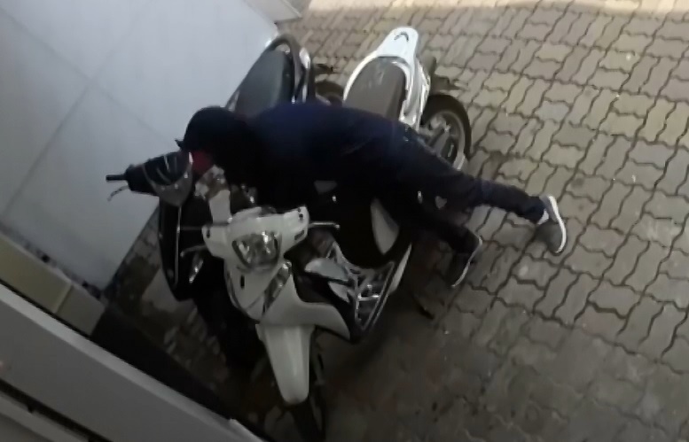 Clip pha hai lop khoa de trom xe SH trong 3 giay hinh anh