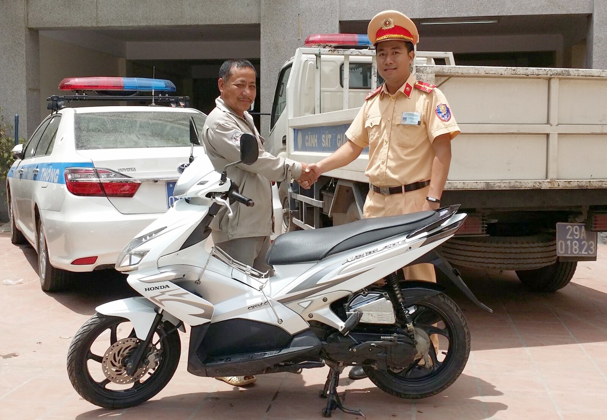 Bat ngo nhan lai xe ga sau 2 nam mat trom hinh anh