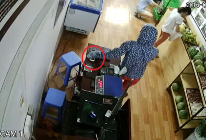 vờ mua hàng trộm iPhone ảnh 1 vo mua hang trom iPhone anh 1