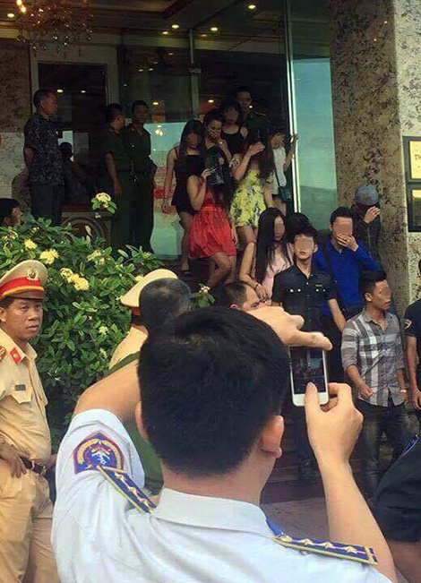 dot kich bar Ruby anh 5