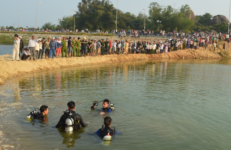 Cuu ban tam song, nam sinh lop 5 chet duoi cung ban hinh anh