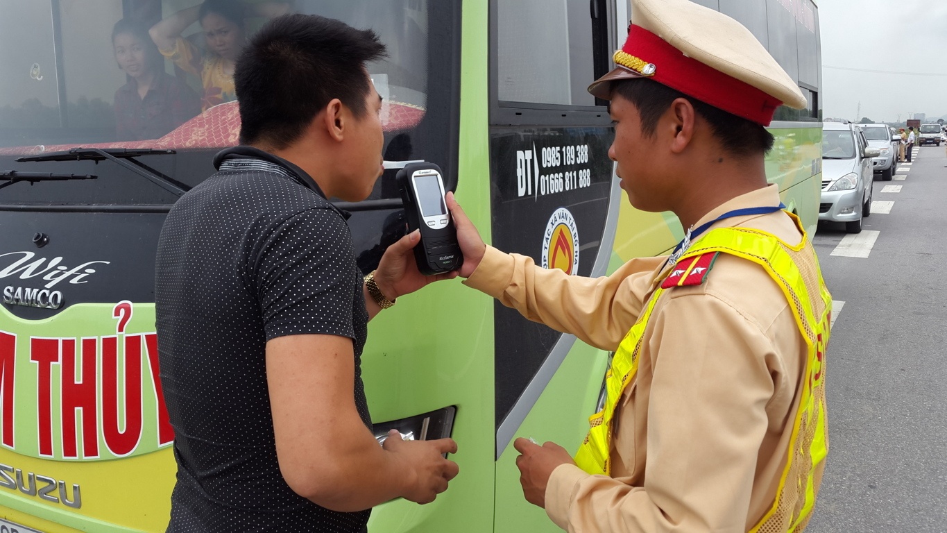 Hon 100 loi vi pham giao thong se bi tang muc phat hinh anh