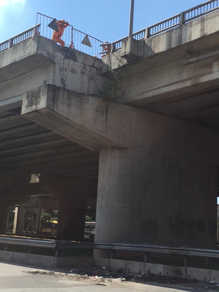 xe 7 chỗ rơi đường vành đai 3 ảnh 1 xe 7 cho roi duong vanh dai 3 anh 1