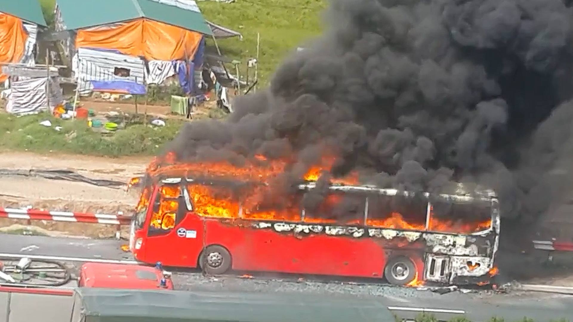 Chay oto tren cao toc Phap Van - Cau Gie hinh anh