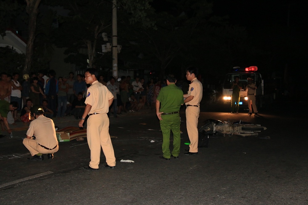 Ba oto va cham lien hoan tren cao toc, 2 nguoi tu vong hinh anh