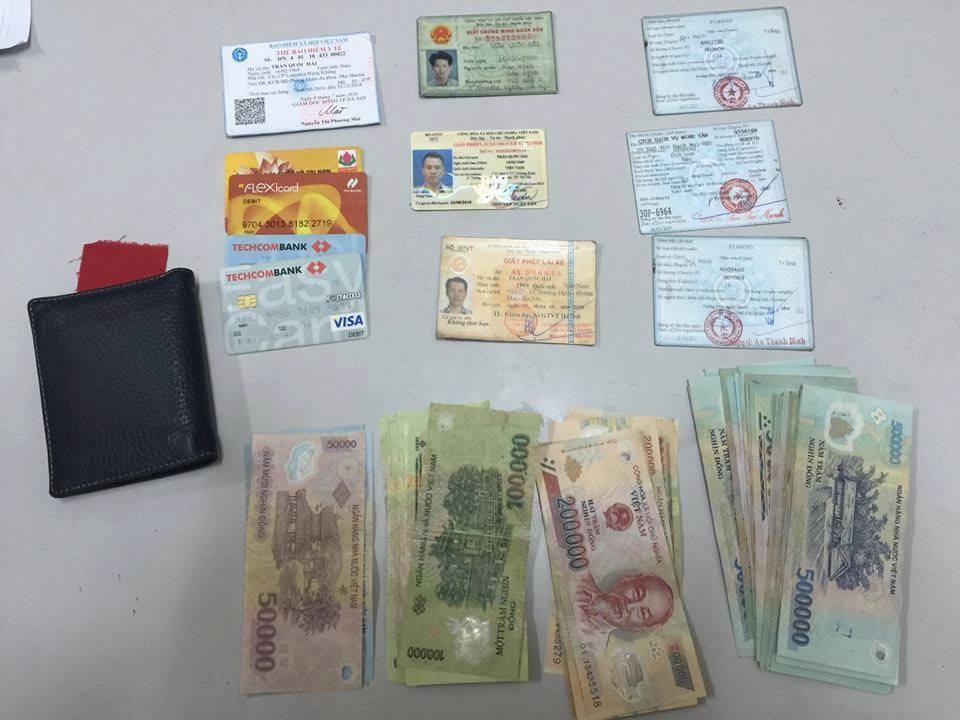 CSGT nhat duoc tien anh 1