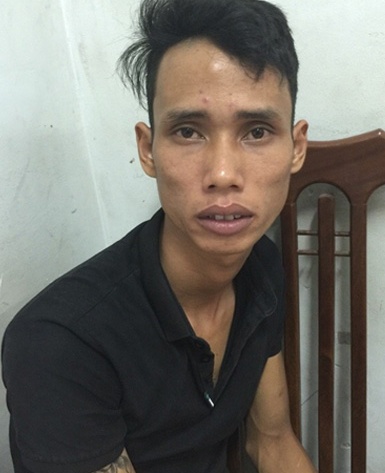 Hất văng cảnh sát  ảnh 1 Hat vang canh sat anh 1