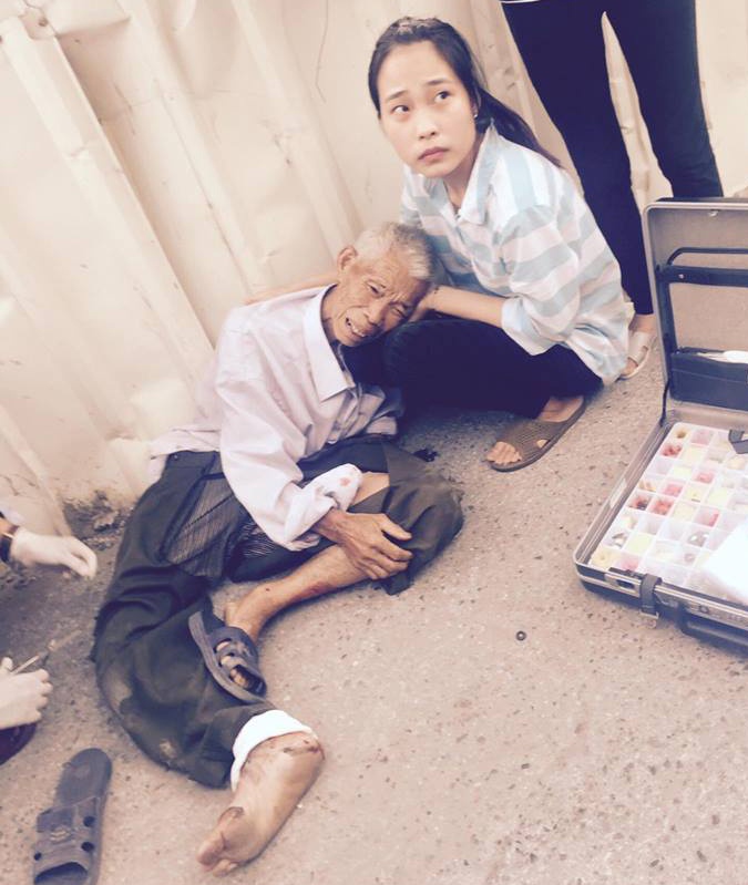 xe bán tải đâm ông cụ ảnh 1 xe ban tai dam ong cu anh 1