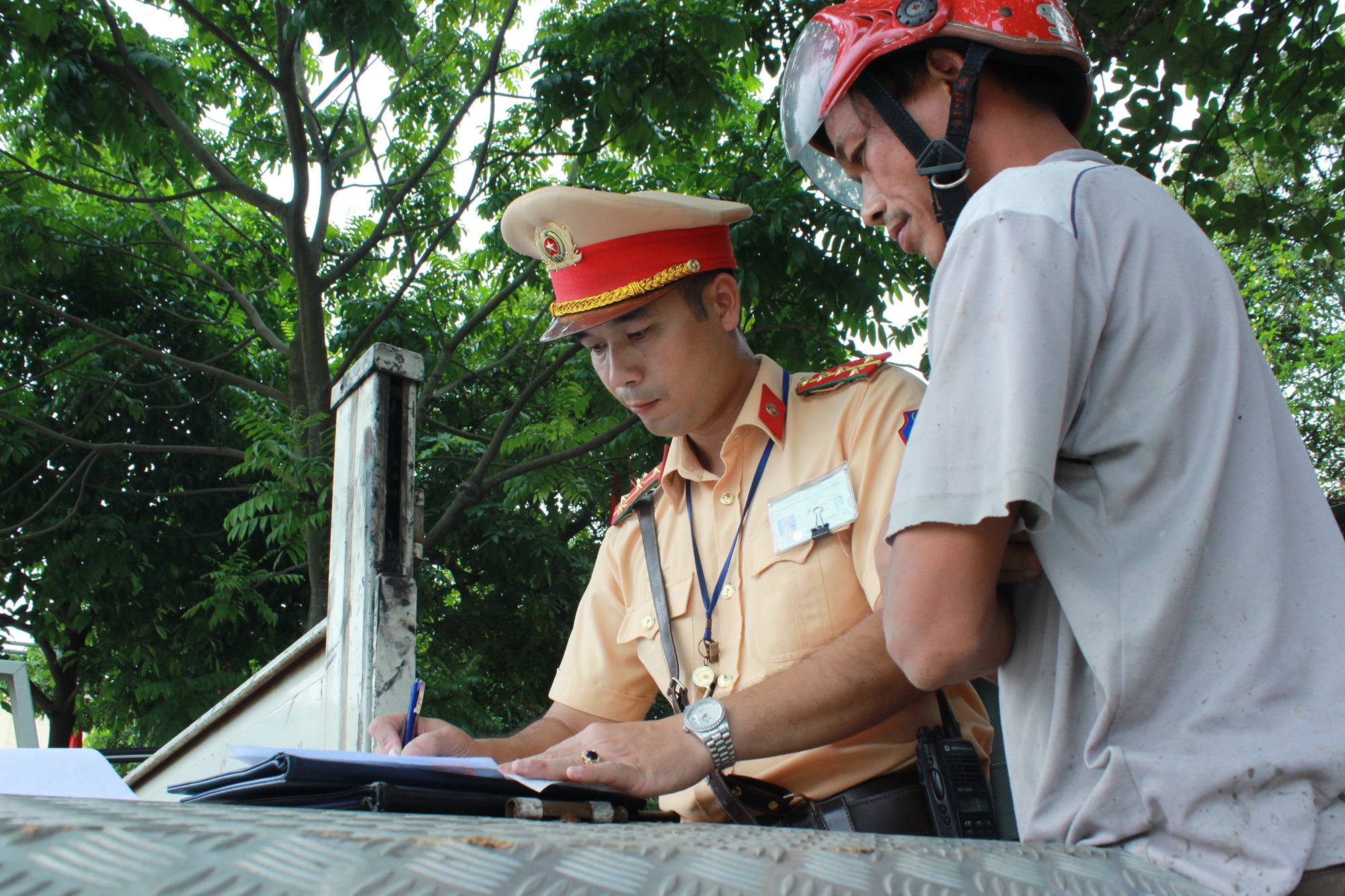 CSGT Ha Noi xu ly con anh 2