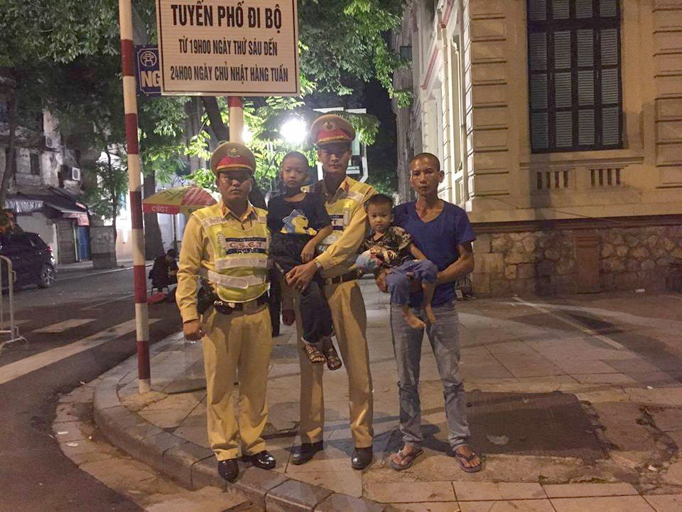 trẻ lạc phố đi bộ hồ Gươm ảnh 1 tre lac pho di bo ho Guom anh 1