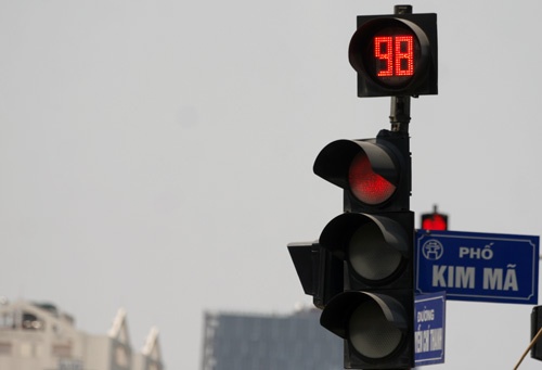 Di dao cuop xe may tai nga tu den do o Ha Noi hinh anh