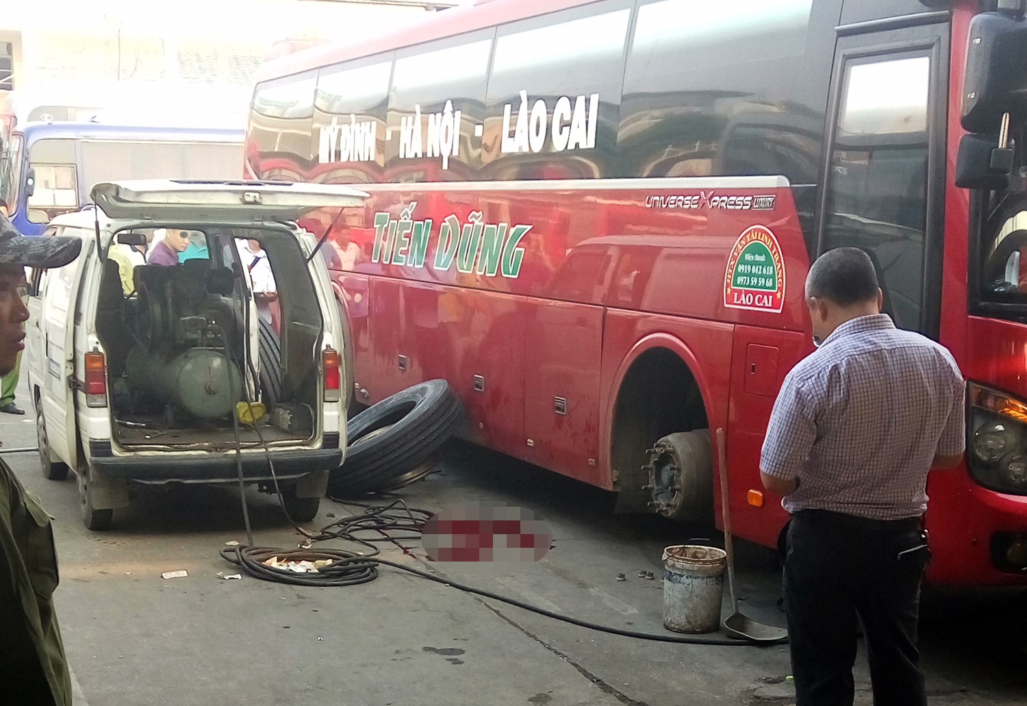 nổ lốp bến xe Mỹ Đình ảnh 1 no lop ben xe My Dinh anh 1