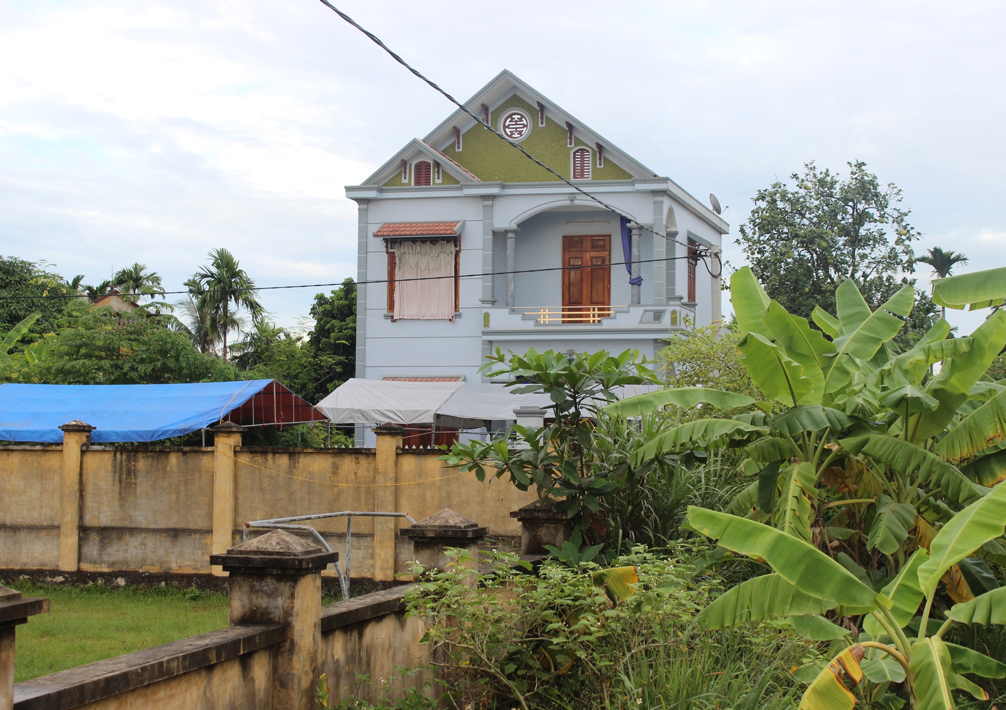 Canh sat kham nghiem hien truong vu tham an o Quang Ninh hinh anh