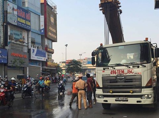 Cong an Ha Noi phat nha thau duong sat tren cao 30 trieu hinh anh