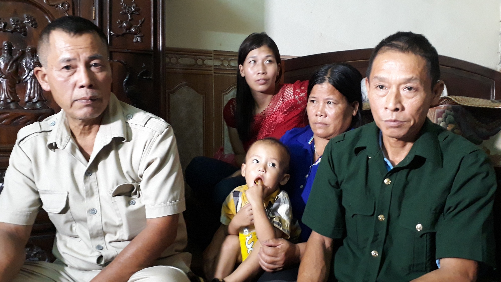 lái xích lô chở tôn cứa cổ bé trai ảnh 2 lai xich lo cho ton cua co be trai anh 2