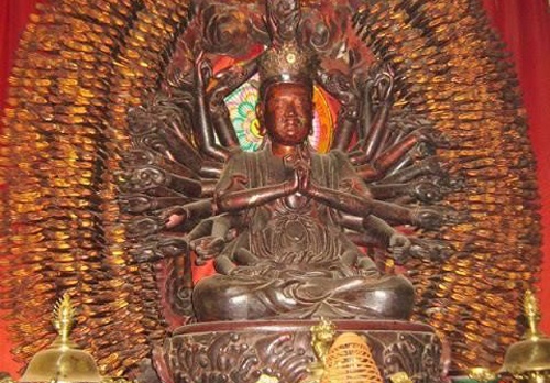 Tim thay tuong Phat nghin tay nghin mat bi trom hinh anh