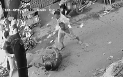 chém nhau giữa chợ Gạch ảnh 1 chem nhau giua cho Gach anh 1