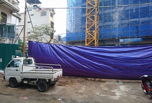 Sap gian giao cong trinh khien 2 nguoi chet hinh anh