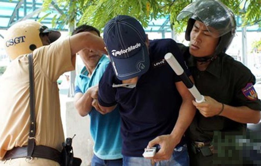 Canh sat 141 ngan duoc nan dua xe o Ha Noi hinh anh