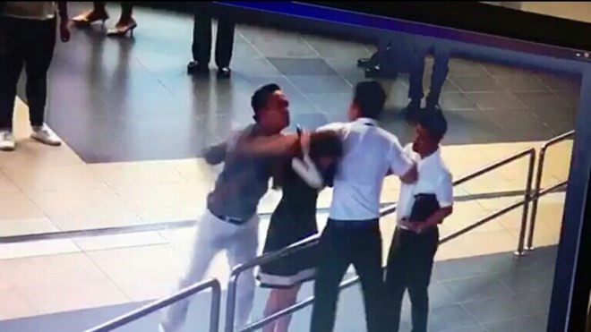 Đào Vịnh Thuấn xô xát nữ nhân viên ảnh 2 Dao Vinh Thuan xo xat nu nhan vien anh 2