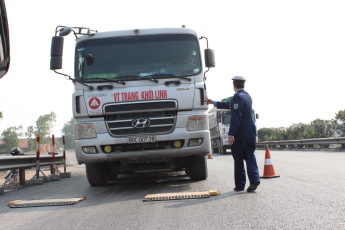 Đào Vịnh Thuấn xô xát nữ nhân viên ảnh 1 Dao Vinh Thuan xo xat nu nhan vien anh 1