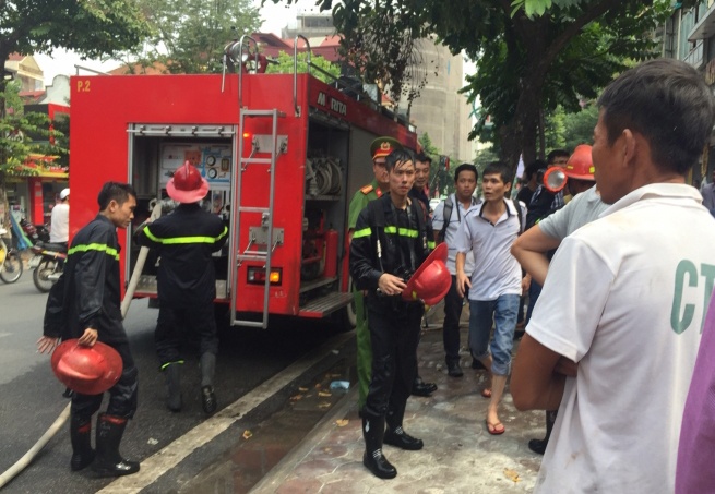 Chay phong tranh duoi nha nghe si Chieu Xuan hinh anh