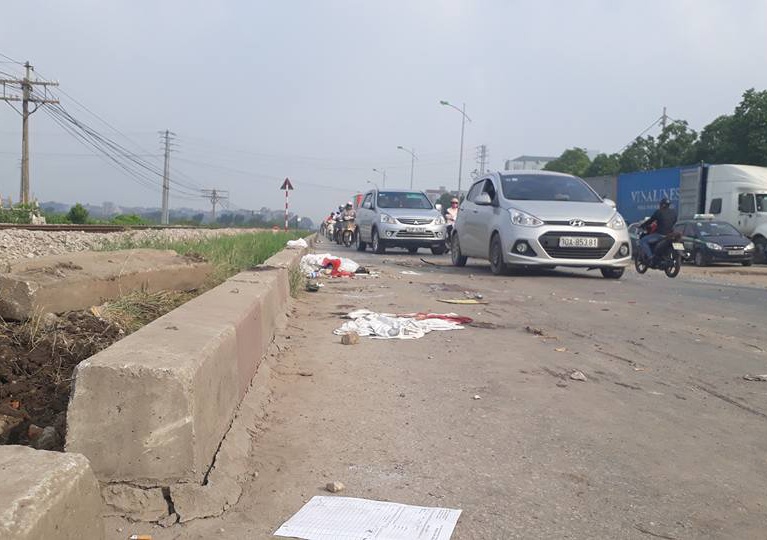 tau hoa dam oto o Thuong Tin anh 3