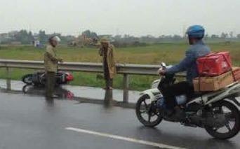 Co gai di SH tu vong tren quoc lo hinh anh
