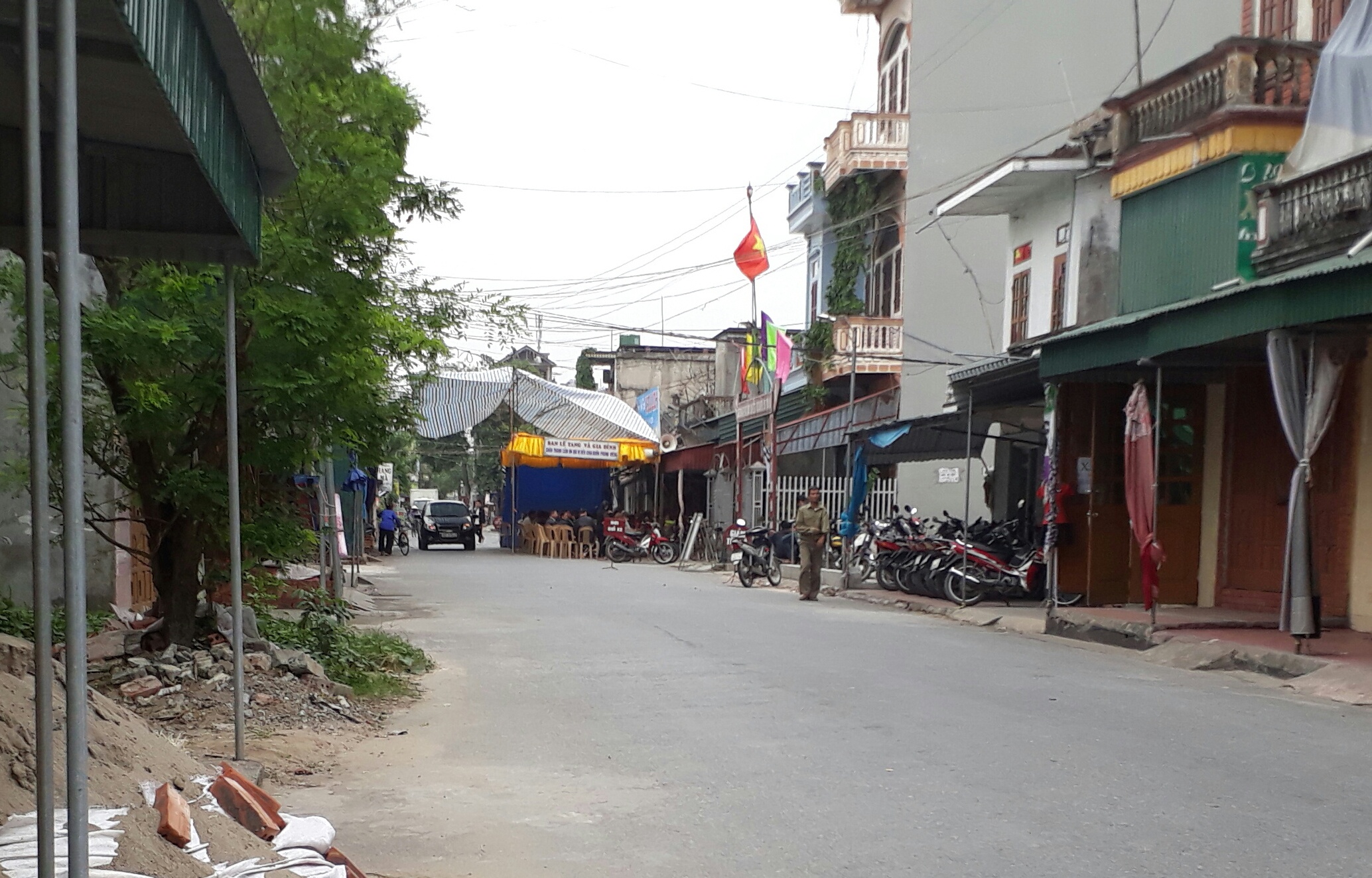 Hien truong nguoi phu nu di xe SH tu vong anh 6