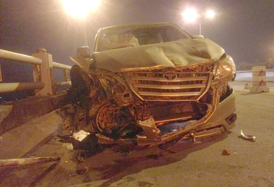 thanh nien bi tong vang cau Thanh Tri anh 1