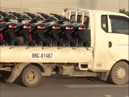 xe tải chạy ngược chiều đường trên cao ảnh 1 xe tai chay nguoc chieu duong tren cao anh 1