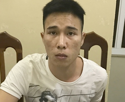 Canh sat truy duoi thanh nien cam vi nu bo chay hinh anh