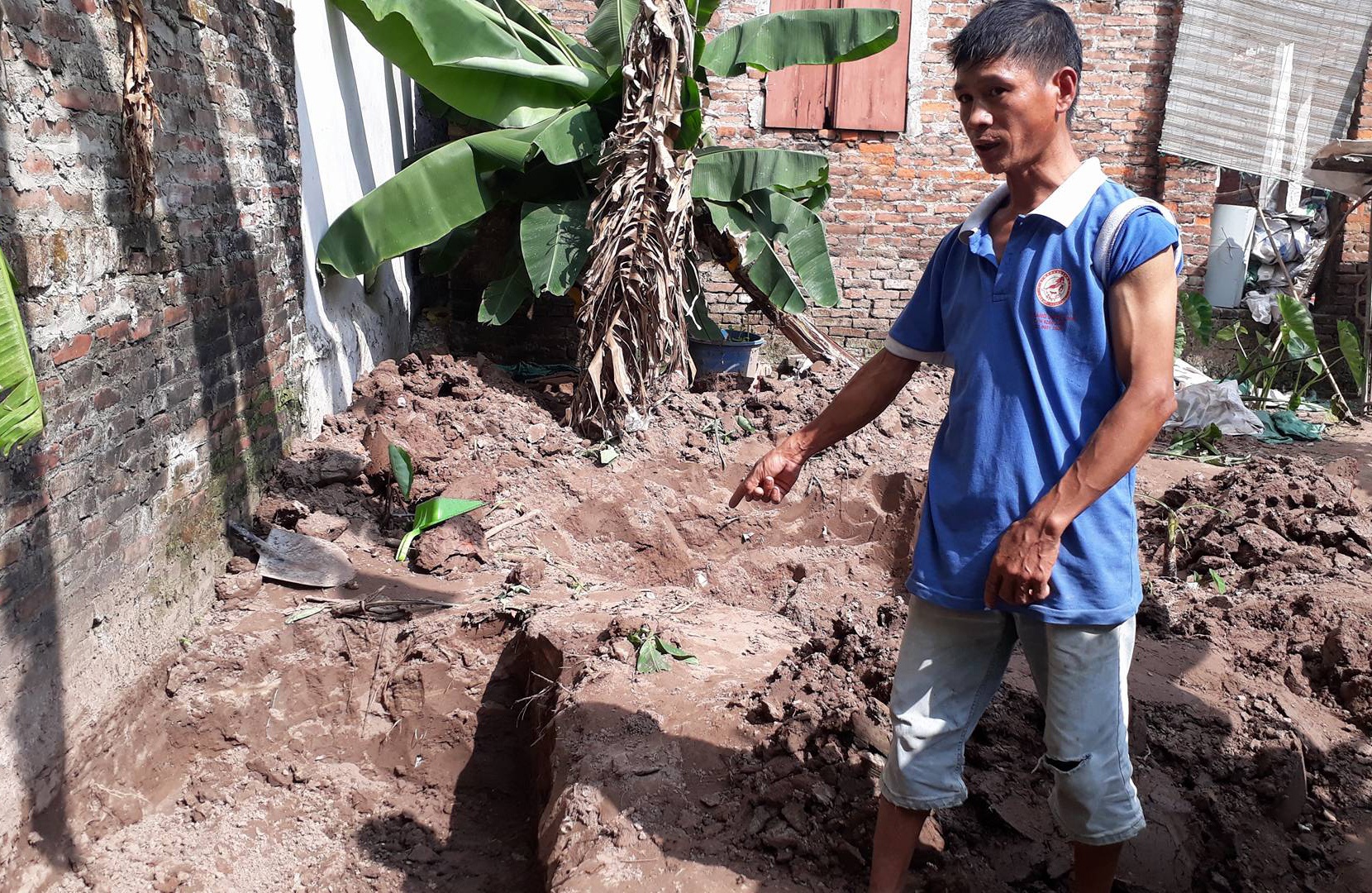 2 thi thể bé gái chôn trong vườn ảnh 1 2 thi the be gai chon trong vuon anh 1