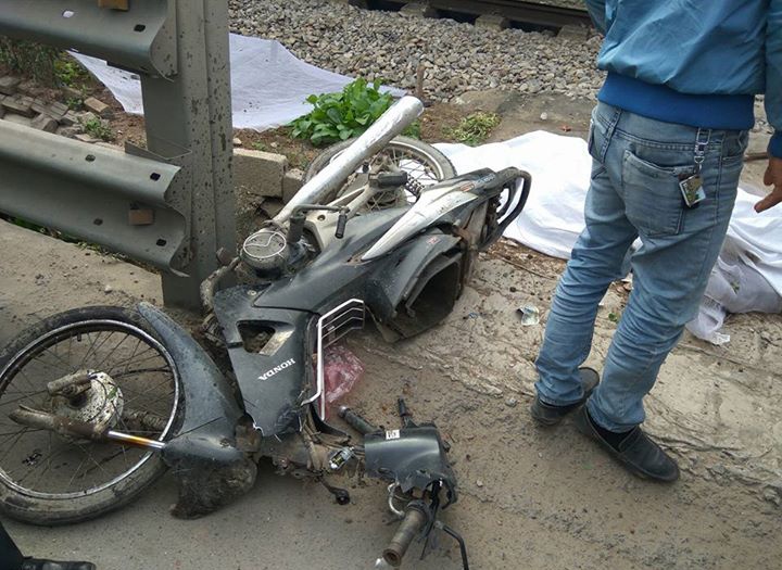 Bi tau hoa tong vang ra quoc lo, nguoi di xe may tu vong hinh anh