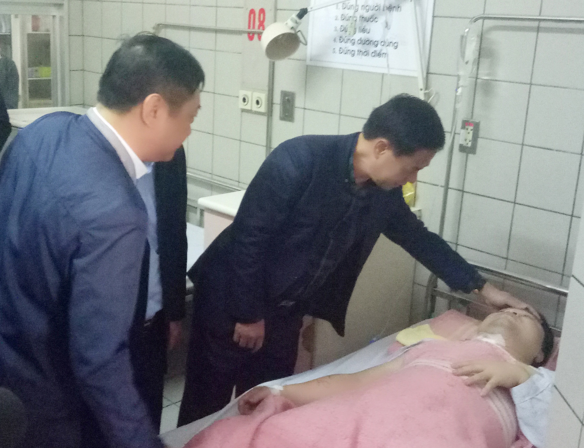 bắt con tin đâm trưởng công an phường ảnh 2 bat con tin dam truong cong an phuong anh 2